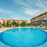 Ferienunterkunft Strandnaehe Mit Pools アパート