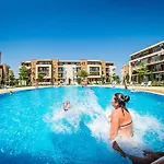 アパート Ferienunterkunft Strandnaehe Mit Pools サニービーチ
